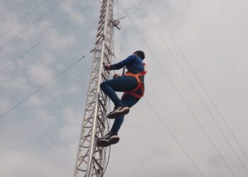 Mantenimiento correctivo del repetidor WIFI libre de la Plaza Bolívar.