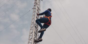 Mantenimiento correctivo del repetidor WIFI libre de la Plaza Bolívar.